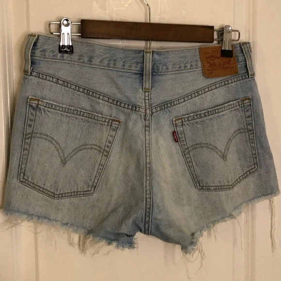 Levi’s Blue denim distressed shorts button fly Sz 28 raw hem Daisy Duke summer - Picture 7 of 9